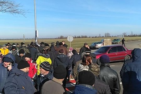 Жители Саратского и Арцизского районов перекрыли трассу в знак протеста (фото, видео)