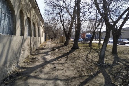По нечетной стороне Балтской дороги ремонтируют тротуар (фото)