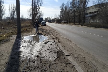 По нечетной стороне Балтской дороги ремонтируют тротуар (фото)