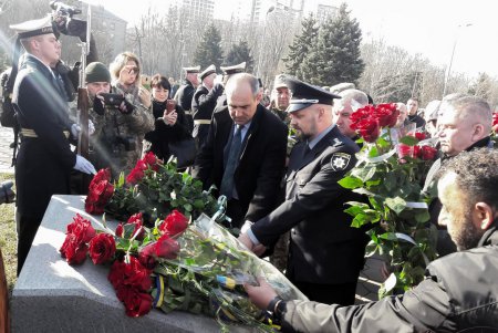 Одесситы почтили память героев Небесной Сотни (фото)