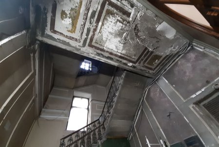Парадный вход памятника архитектуры на Пушкинской обрел свой исторический вид (фото)