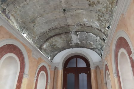 Парадный вход памятника архитектуры на Пушкинской обрел свой исторический вид (фото)