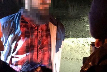 Конопля в шкафу и пакетики с порошком: полицейские задержали троих нарколюбителей (фото)