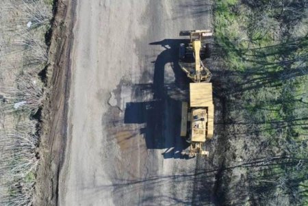 Начали ремонтировать одну из проблемных автодорог юга региона (фото)
