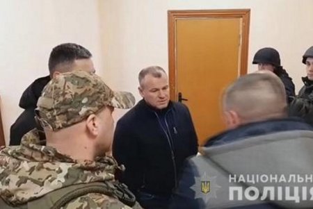 В полиции начали служебное расследование, чтобы выяснить, как граната оказалась у обвиняемого (видео, фото, дополнено)