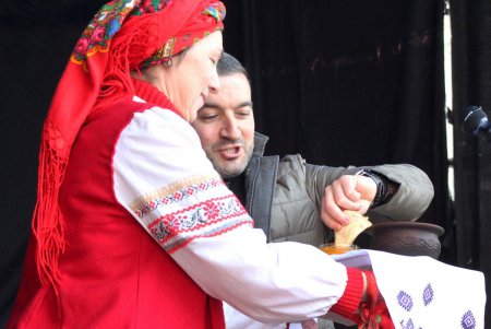 Блины, концерт и «дерево желаний»: масленичные гуляния в Летнем театре (фоторепортаж)
