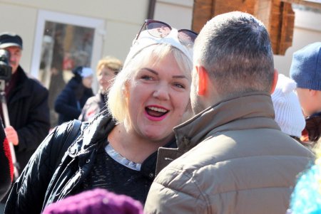 Блины, концерт и «дерево желаний»: масленичные гуляния в Летнем театре (фоторепортаж)