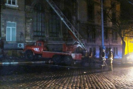 Пожар в жилом доме на Греческой: одна пострадавшая, 30 человек эвакуировали (фото, видео)