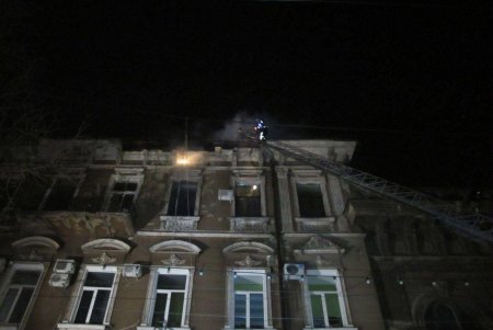 Пожар в жилом доме на Греческой: одна пострадавшая, 30 человек эвакуировали (фото, видео)