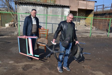 На Ленпоселке открылась площадка для сбора негабаритного мусора (фото)