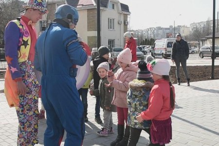 На улице Тульской появилась зеленая зона с современной детской площадкой (фото)