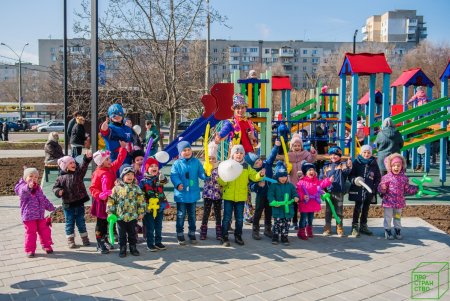 На улице Тульской появилась зеленая зона с современной детской площадкой (фото)