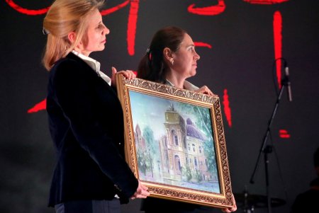 «Серце тобі» одесситкам подарили певец Александр Пономарев и мэр Одессы Геннадий Труханов (фоторепортаж) 