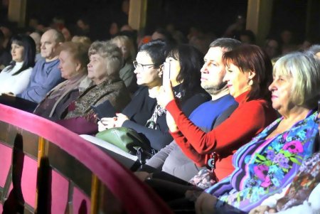 «Серце тобі» одесситкам подарили певец Александр Пономарев и мэр Одессы Геннадий Труханов (фоторепортаж) 
