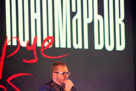 «Серце тобі» одесситкам подарили певец Александр Пономарев и мэр Одессы Геннадий Труханов (фоторепортаж) 
