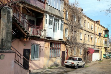 Колоритная Одесса: прогулка по Ольгиевскому спуску (фоторепортаж)