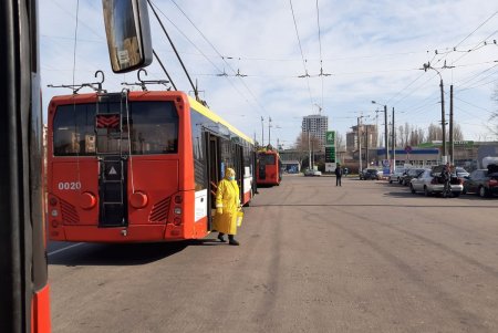 Защита от всех вирусов: одесский горэлектротранспорт дезинфицируют (фото)