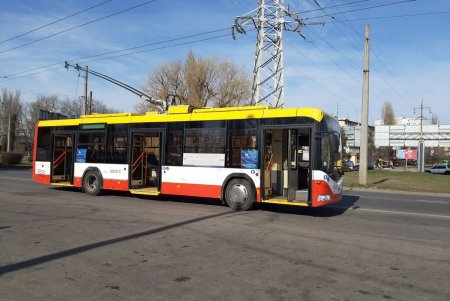 Защита от всех вирусов: одесский горэлектротранспорт дезинфицируют (фото)