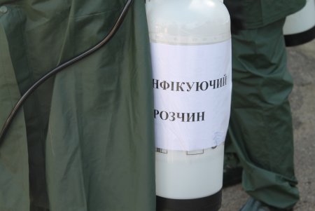 Вирусам вход воспрещен: как дезинфицируют одесские троллейбусы (фоторепортаж)