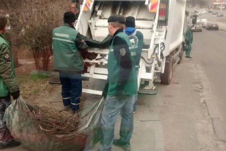 Коммунальщики навели порядок в городских парках и скверах (фото)
