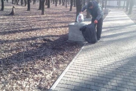 Коммунальщики навели порядок в городских парках и скверах (фото)