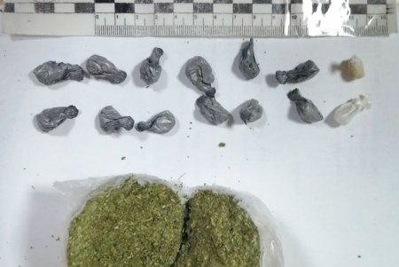 Арестантам Одесского СИЗО пытались передать десятки свертков с наркотиками (фото)