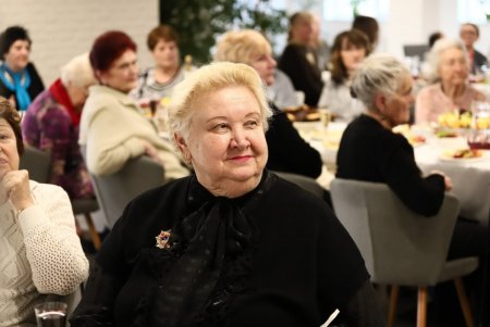 Перед 8 марта мэр Одессы Геннадий Труханов встретился с матерями и вдовами одесситов, погибших в АТО (фото) 