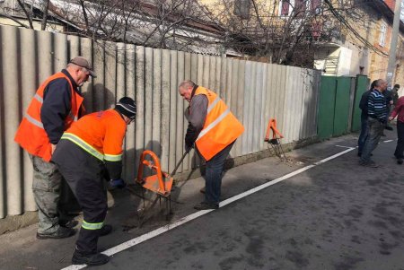 На улицах города демонтировали незаконно установленные ограничители для движения авто (фото)