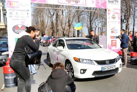 По улицам города на десятках авто: женское авторалли «Одесса-мама» (фоторепортаж)