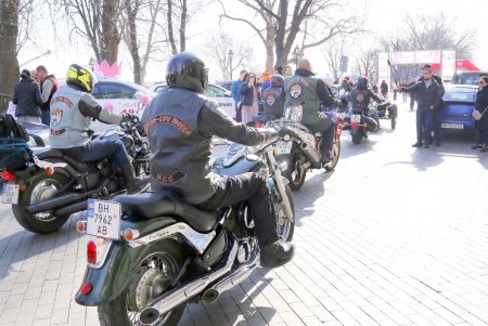 По улицам города на десятках авто: женское авторалли «Одесса-мама» (фоторепортаж)