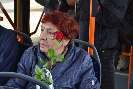 Праздник 8 марта в Одессе: концерт коммунальщиков на Дерибасовской и розы в троллейбусе (фото)