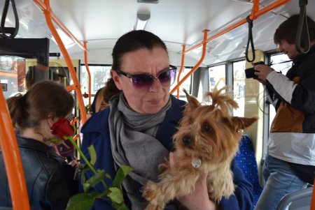 Праздник 8 марта в Одессе: концерт коммунальщиков на Дерибасовской и розы в троллейбусе (фото)