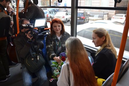 Праздник 8 марта в Одессе: концерт коммунальщиков на Дерибасовской и розы в троллейбусе (фото)