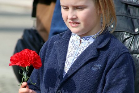 206 лет со дня рождения Кобзаря: одесситы возложили цветы к памятнику Шевченко (фоторепортаж)