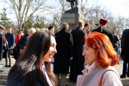 206 лет со дня рождения Кобзаря: одесситы возложили цветы к памятнику Шевченко (фоторепортаж)