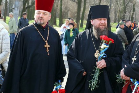 206 лет со дня рождения Кобзаря: одесситы возложили цветы к памятнику Шевченко (фоторепортаж)