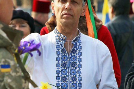 206 лет со дня рождения Кобзаря: одесситы возложили цветы к памятнику Шевченко (фоторепортаж)