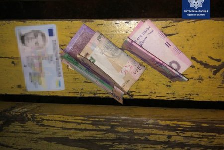 На Молдаванке задержали мужчин, которые употребляли наркотические вещества прямо на детской площадке (фото)