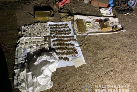 Два жителя Лиманского района утверждают, что нашли в лесу целый арсенал оружия (фото, видео)