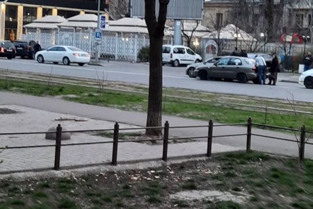 Из-за ДТП на 7-й станции Большого Фонтана образовалась пробка 