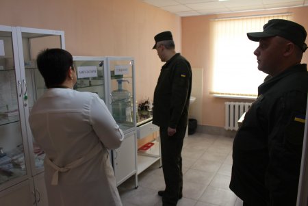 Изолятор, перевязочная: в воинской части Одессы открыли обновленный медпункт (фото)
