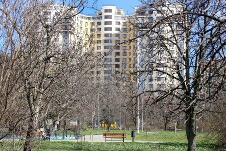 Весна в городе: одесситы вышли на прогулку (фоторепортаж)