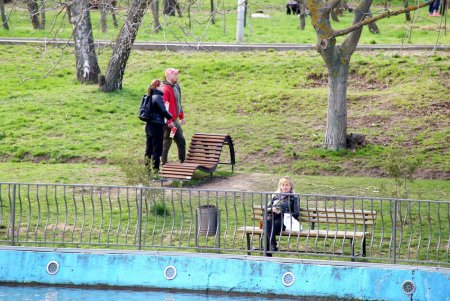 Весна в городе: одесситы вышли на прогулку (фоторепортаж)