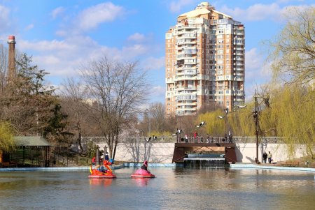 Весна в городе: одесситы вышли на прогулку (фоторепортаж)