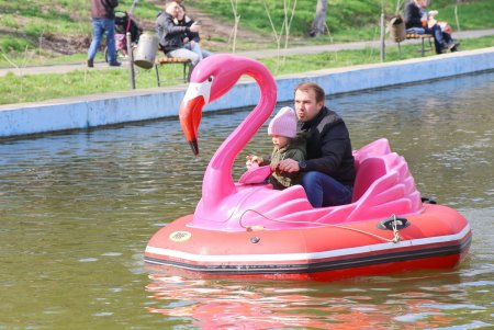 Весна в городе: одесситы вышли на прогулку (фоторепортаж)