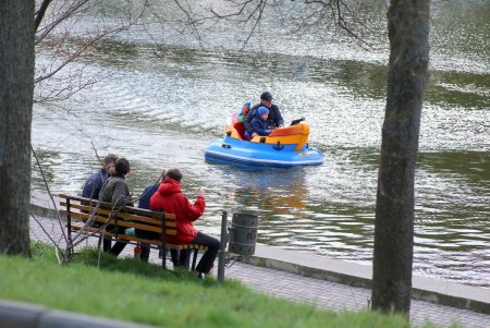 Весна в городе: одесситы вышли на прогулку (фоторепортаж)