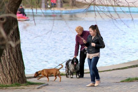 Весна в городе: одесситы вышли на прогулку (фоторепортаж)