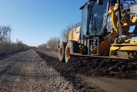 Ремонт дороги в Арцизском районе: движение транспорта организовано в реверсном режиме (фото)