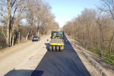 Ремонт дороги в Арцизском районе: движение транспорта организовано в реверсном режиме (фото)