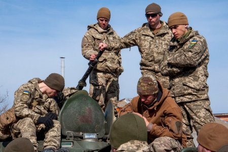 Курсанты военной академии проходят обучение по морской десантной подготовке (фото)